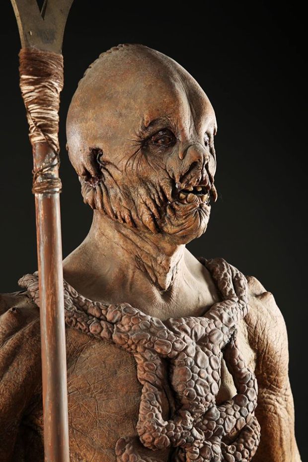 earth2-gregcannom-propstore - errian Costume Display